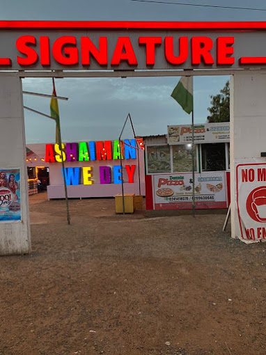 Signature Lounge