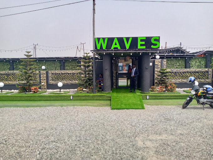 Waves Lounge Pub Grill