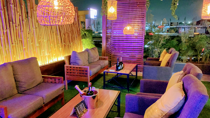1600 Bar and Lounge